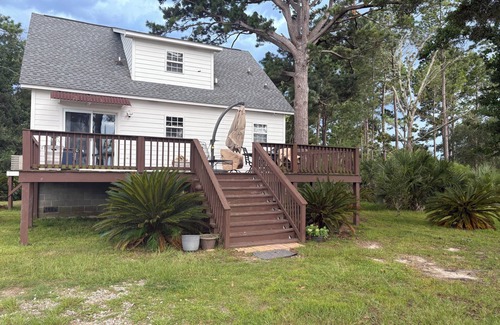 Dale House | Charming 2-bedroom house in enjoyable Beaufort on the water.