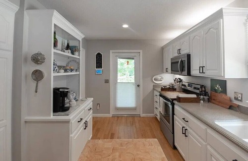 Franklin House | Charming 2-bedroom house in Franklin NC with Bonus apartment above the garage