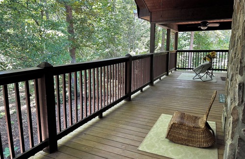 Franklin House | Charming 2-bedroom house in Franklin NC with Bonus apartment above the garage