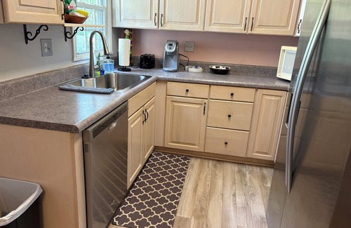 Marietta House | Charming 2-bedroom house in delightful Marietta. Cozy home with amenities.