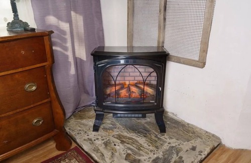 Oakhurst House | Charming 2-bedroom house in Oakhurst with WiFi access