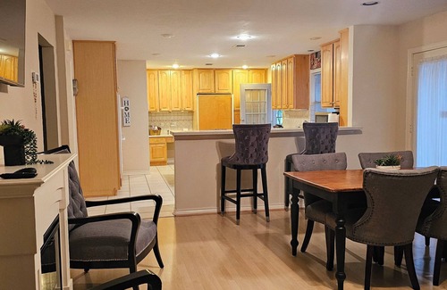 Rosenberg House | Charming 2-bedroom house, with Coworking space, AC, WiFi in welcoming Richmond