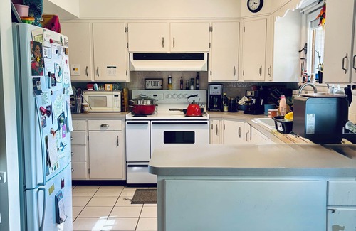 Shoreham House | Charming 2-bedroom house in Shoreham with finished basement and lovely backyard