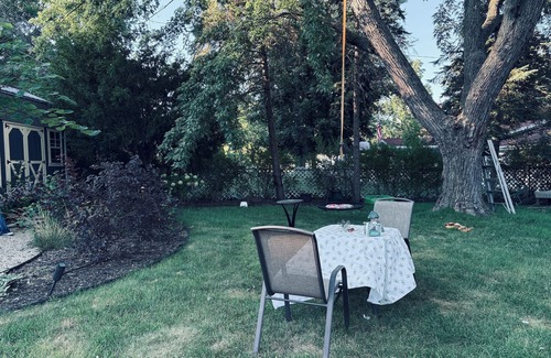 Shoreham House | Charming 2-bedroom house in Shoreham with finished basement and lovely backyard