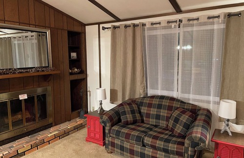 Townsend House | Charming 2-bedroom house with WiFi, AC in wonderful Townsend