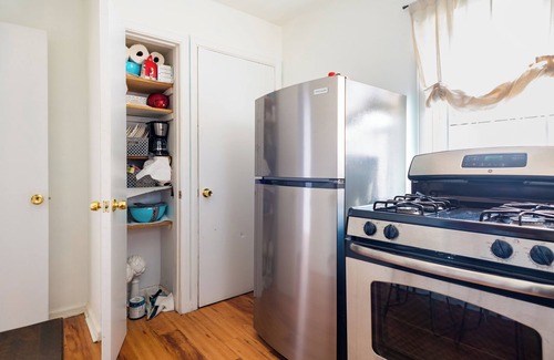 Detroit House | Charming 2-bedroom house in cool Detroit in the eara of 8 livernois