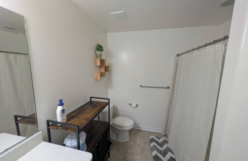 Norfolk House | Charming 2-bedroom house with AC, fitness room, WiFi in tranquil Norfolk