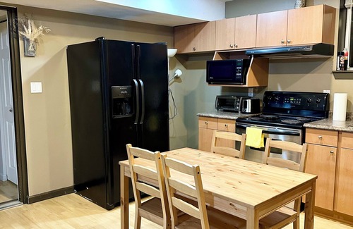 Southwest Gordon Estate House | Charming 2-bedroom house in cool Langley with Free Parking
