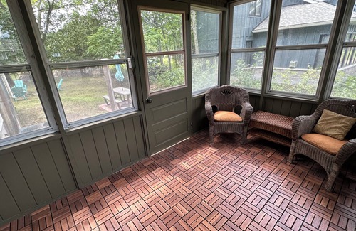 Ottawa Division House | Charming 2-bedroom house in wonderful Ottawa with AC, WiFi