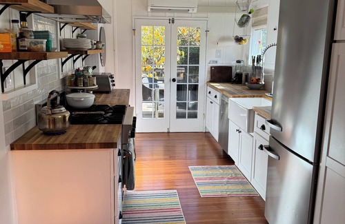 Ojai House | Charming 2-bedroom house steps from downtown Ojai.