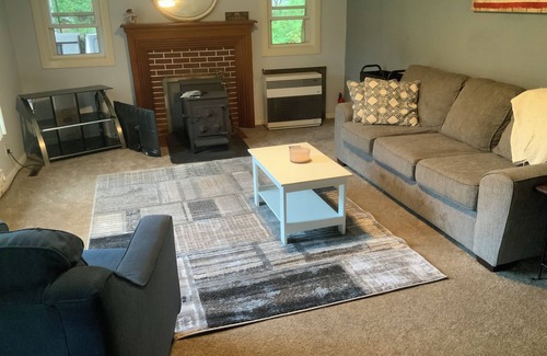 Boone House | Charming 2-bedroom house 9 miles to Boone near Elk Knob State Park with WiFi.