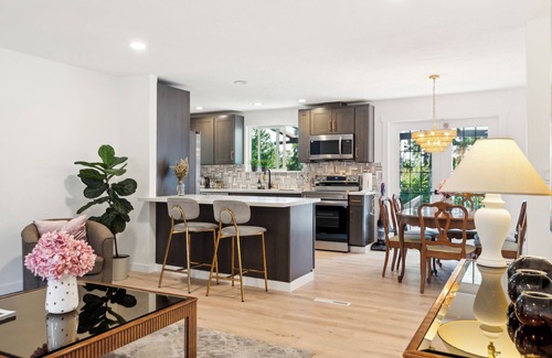 Burien House | Charming 2-bedroom house in wonderful Burien with 500mbps speed WiFi,
