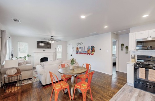 Oak Cliff House | Charming 2-bedroom house near Bishop Arts