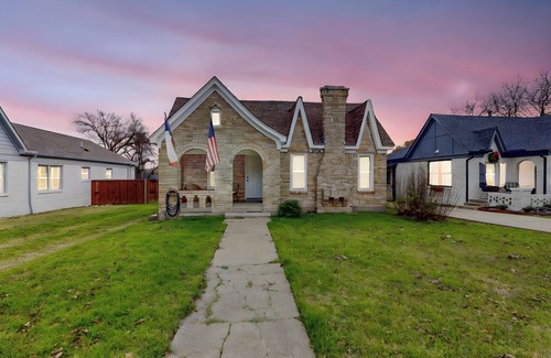 Oak Cliff House | Charming 2-bedroom house near Bishop Arts