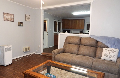 Darby House | Charming 2-bedroom house in delightful Darby with AC