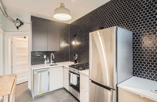 Speer House | Charming 2-bedroom house with AC and Yard in fabulous Denver