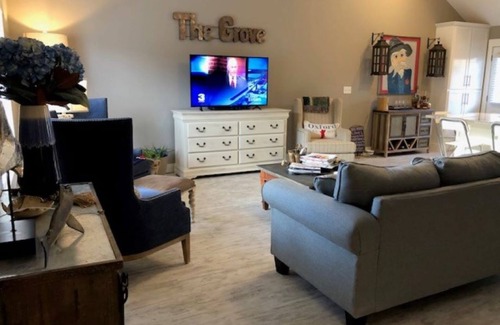 Oxford House | Charming 2-bedroom house - Walking distance to all sporting venues at Ole Miss!