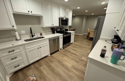 Etta House | Charming 2-bedroom house 20 miles from stadium