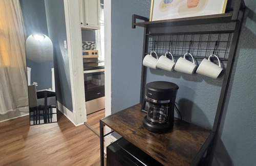 Peoria House | Charming 2-bedroom house with WiFi, AC in 6 minutes OSF in Peoria