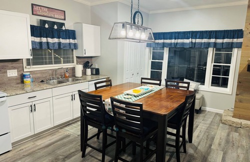 Wolf Creek House | Charming 2-bedroom Lake House in Marion with WiFi and AC