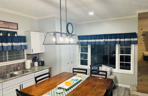 Wolf Creek House | Charming 2-bedroom Lake House in Marion with WiFi and AC