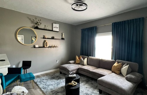 Near East Columbus House | Charming 2-Bedroom Modernized Historic Home in Columbus with AC, WiFi