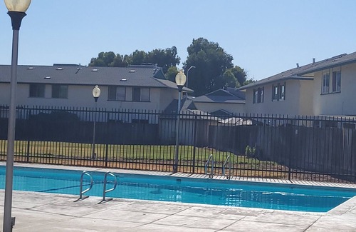Raisin House | Charming 2-bedroom Oasis townhome with WiFi, AC & Garage in fabulous Fresno