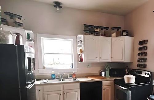 Newburgh House | Charming 2-bedroom pet-friendly duplex in fabulous Newburgh with Hot Tub