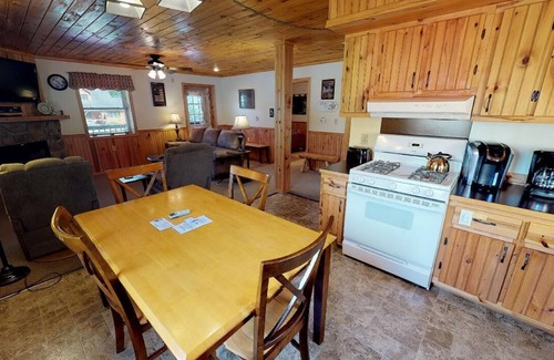 Sabinsville Cabin | Charming 2-bedroom private with AC, WiFi, hot tub, fire pit, pool table, grill