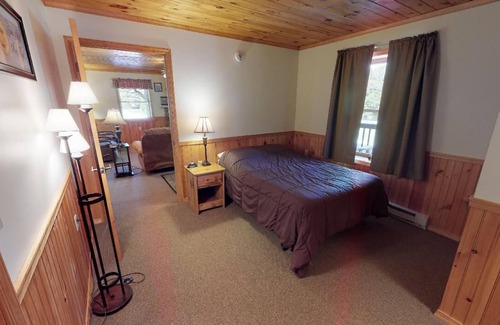 Sabinsville Cabin | Charming 2-bedroom private with AC, WiFi, hot tub, fire pit, pool table, grill