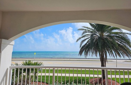 Key West Resort | Charming 2-bedroom resort with WiFi, fitness room in phenomenal Key West.