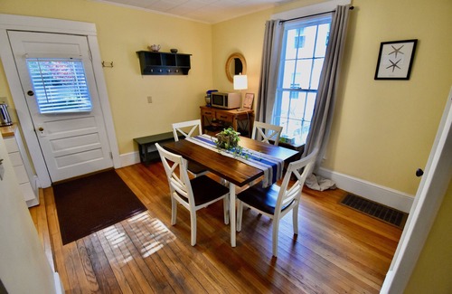 Munjoy Hill Apartment | Charming 2-bedroom steps from the Eastern Promenade