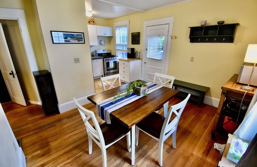 Munjoy Hill Apartment | Charming 2-bedroom steps from the Eastern Promenade
