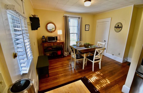 Munjoy Hill Apartment | Charming 2-bedroom steps from the Eastern Promenade