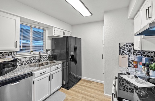 South Arlington House | Charming 2-bedroom townhome with WiFi, AC in welcoming Arlington