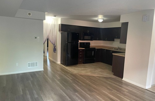 Oakville House | Charming 2-bedroom townhome with AC and WiFi in Oakville