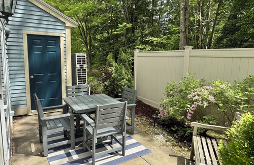 South Down Shores House | Charming 2-bedroom townhome in gated community near Lake Winnipesaukee!