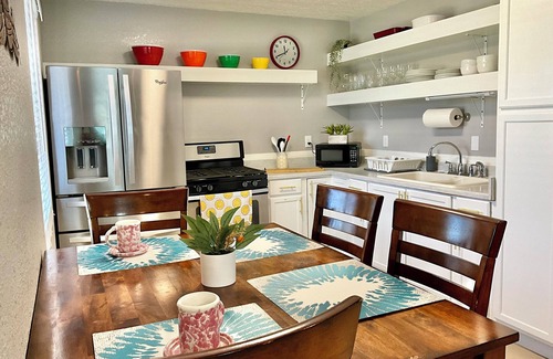 La Mesa Apartment | Charming 2-bedroom apartment with AC, WiFi in fabulous Albuquerque