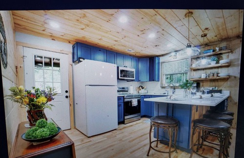 Blairsville Cabin | Charming 2-bedroom cabin with WiFi, AC in enchanting Blairsville