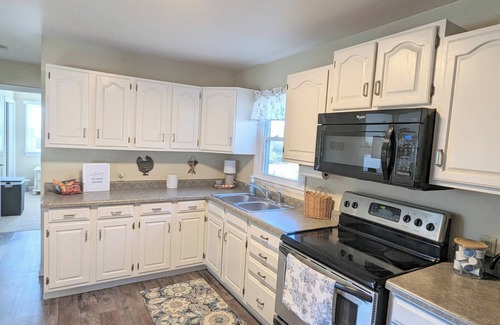 Bloomington House | Charming 2-bedroom house with WiFi, AC in brilliant Bloomington