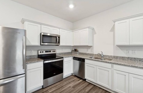 Cartersville Condo | Charming 2-bedroom condo in peaceful Cartersville with Neighborhood Coffee Shop