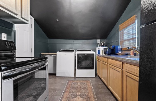 Chattanooga Cottage | Charming 2-bedroom Cottage minutes from downtown Chattanooga, Pet Friendly