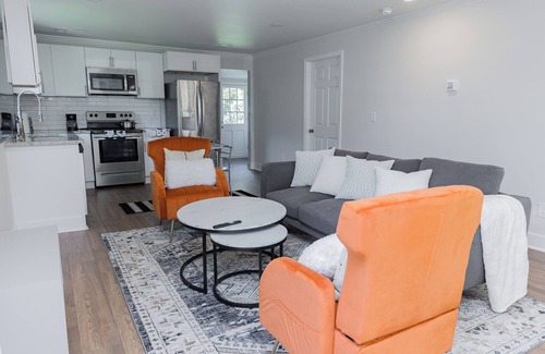 China Grove House | Charming 2-bedroom house with AC and WiFi in enjoyable China Grove