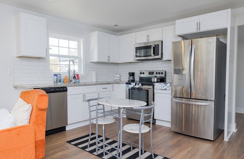 China Grove House | Charming 2-bedroom house with AC and WiFi in enjoyable China Grove