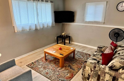 East Lansing Apartment | Charming 2-bedroom apartment in lovely East Lansing with WiFi