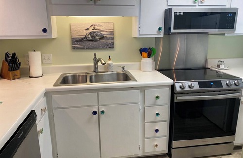 Emerald Isle Condo | Charming 2-bedroom condo. Great location and beautiful views of our Emerald Sea.