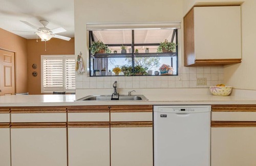 Colonia De Los Alamos House | Charming 2-bedroom house in welcoming Green Valley with WiFi, AC