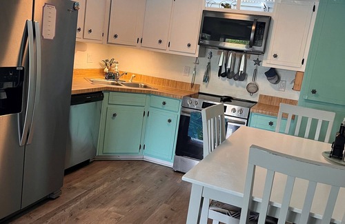 Gulf Breeze Apartment | Charming 2-bedroom apartment with AC, WiFi in brilliant Gulf Breeze