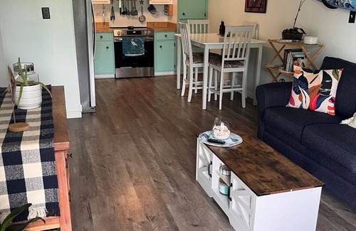 Gulf Breeze Apartment | Charming 2-bedroom apartment with AC, WiFi in brilliant Gulf Breeze