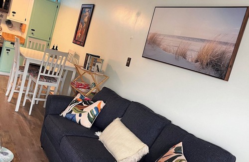 Gulf Breeze Apartment | Charming 2-bedroom apartment with AC, WiFi in brilliant Gulf Breeze